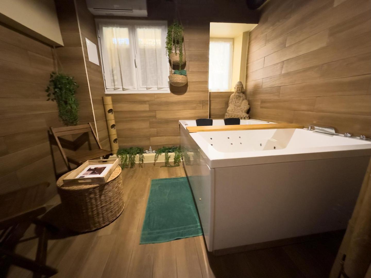 شقة Le Balneo Jacuzzi Vieil Antibes Safranier المظهر الخارجي الصورة